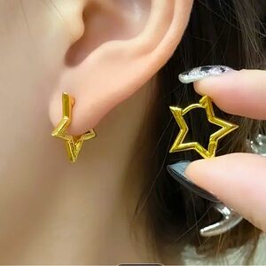 1 Pair Of Gold Five-pointed Star Huggie Hypoallergenic Fashion Earrings NWOT